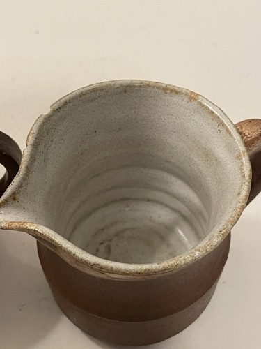 Studio Art Pottery Creamer and Open Sugar Bowl Brown Signed JR *Small Chip* - Picture 4 of 16