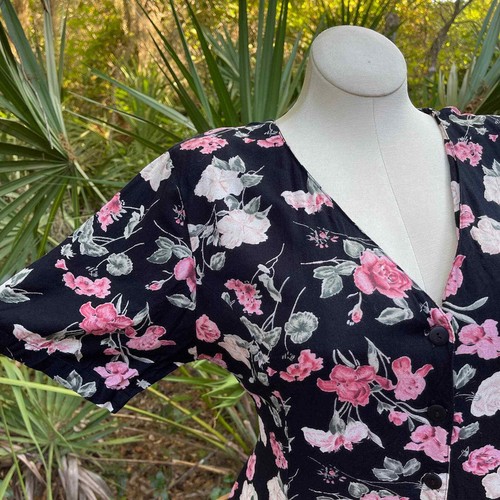 Vintage 80s Floral Romper Black Short Sleeves Vneck Buttons Styleworks Size 16 - Picture 2 of 11
