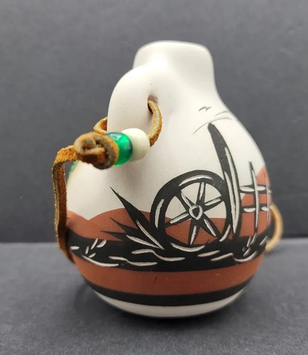 Vintage Canteen Pottery Leather Strap Native American Signed Saquaro 1976 - Picture 3 of 9