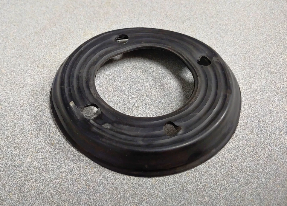 BONITO CUELLO DE LLENADO DE COMBUSTIBLE ORIGINAL USADO ORIGINAL PORSCHE 924 1977-79 SELLO DE GOMA NLA Foto 3 de 4