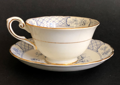 Taza de té y platillo toscano vintage codorniz azul pájaro uvas hueso China Inglaterra de colección - Imagen 2 de 10