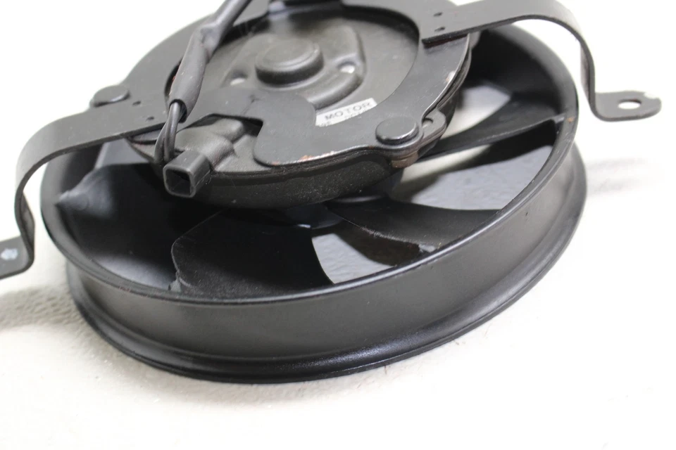 Ventilador de refrigeración radiador motor Honda CBR954RR 2002-2003 Foto 3 de 4