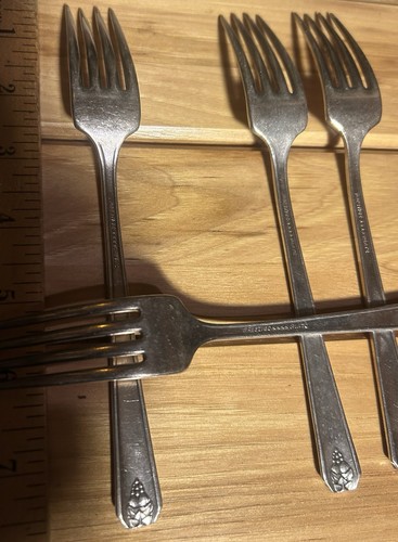 Vtg Prestige BORDEAUX Grapevine Silver-plate Flatware 4 Grill Forks 7 1/2” Lot 9 - Picture 8 of 10