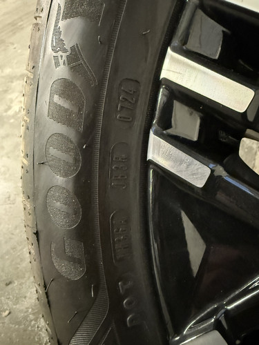 RUEDA Y NEUMÁTICO DE ALEACIÓN NISSAN LEAF 17" corte diamante negro 215/50/17 2019-2024 - Imagen 7 de 8