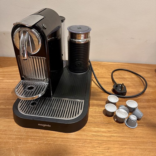 Magimix Nespresso Citiz Latte M190 Nero. Macchina da caffè + montalatte. Funzionante - Foto 8 di 19