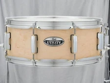 Pearl 14x5.5 Maple Shell Concert Snare Drum with Classic Lugs and SR-700 Strain