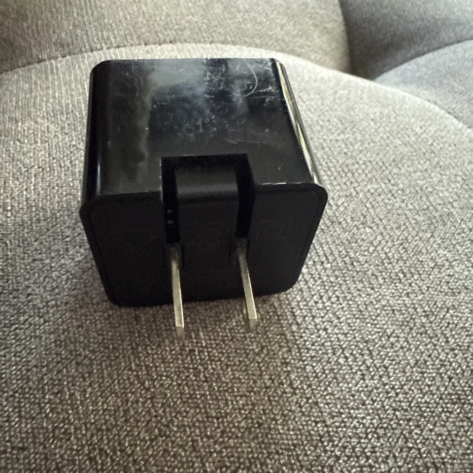 Cargador de pared doble USB Griffin GP-115-BLK 18w Foto 2 de 3