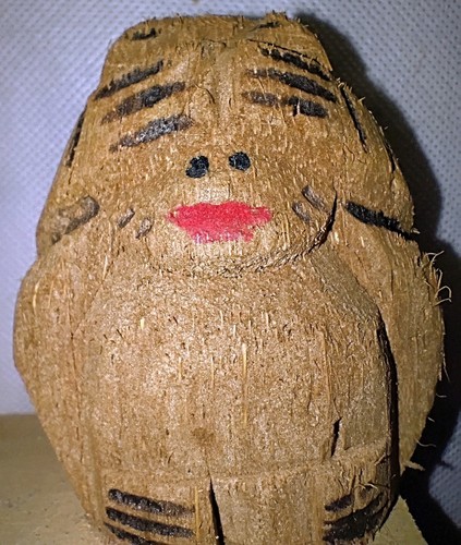 Vintage 3wise monkeys seehearspeak no evil carved coconut on ply wood(one piece) - Picture 12 of 16