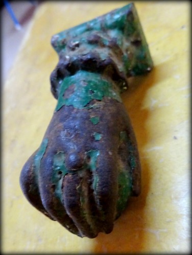 Victorian Door Knocker Antique circa 1800 Cast Iron in the form of a Hand III - Picture 7 of 10