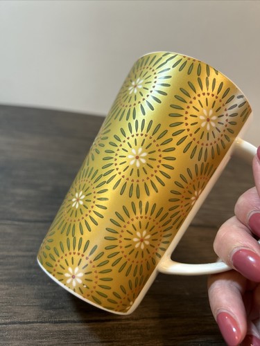 Maxwell Williams Flowerburst Latte Mug *Tiny Chip In Rim* - 第 8/8 張圖片