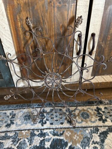 Wall Art Hanging Metal Very Large Decorative Beautiful--- 29" Diameter - Picture 3 of 10
