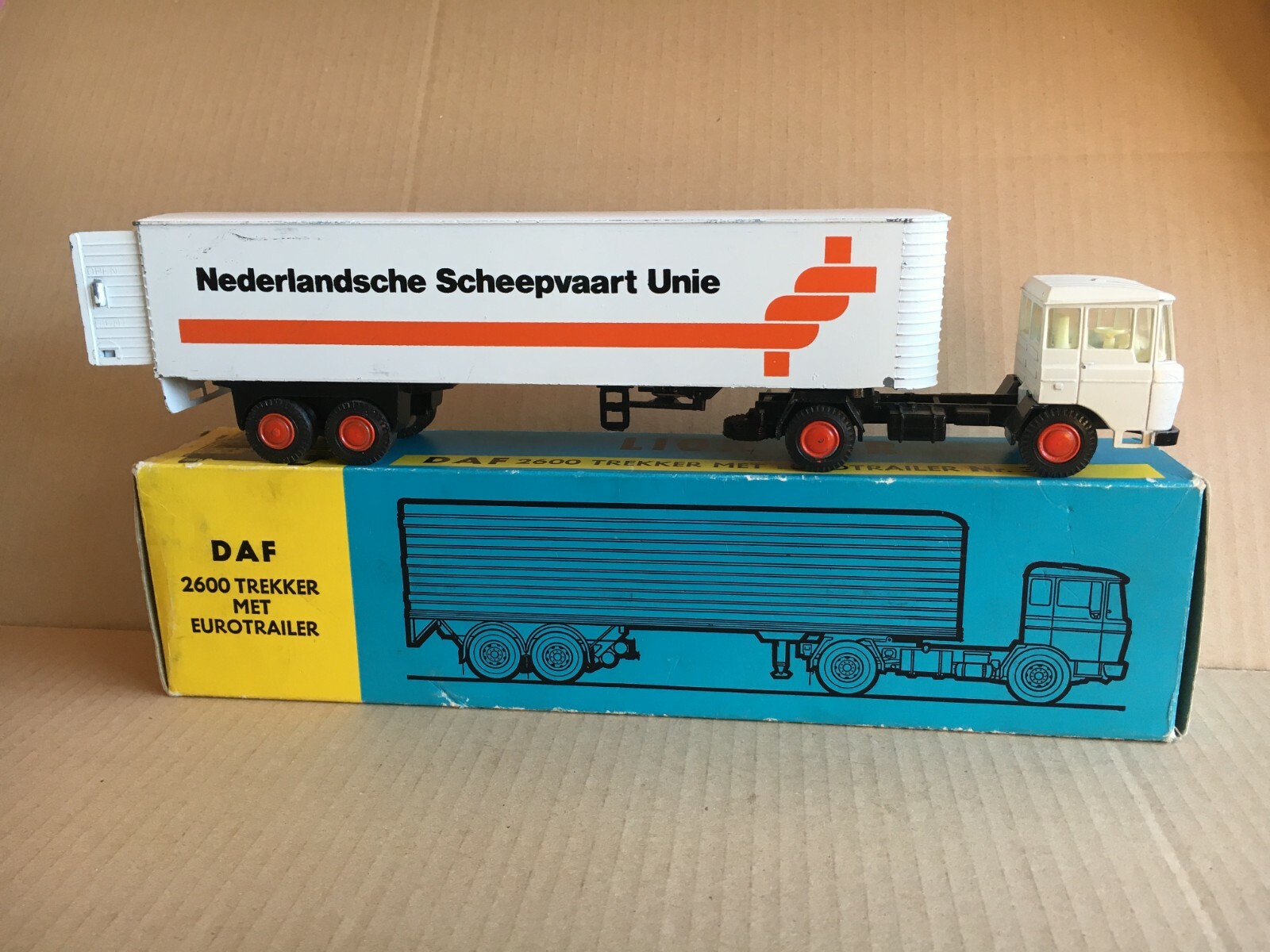 Lion car-Lion Toys DAF 2600 Promotional n.s.u Scheepvaart Unie Holland Lion car-Lion Toys DAF 2600 Promotional n.s.u Scheepvaart Unie Holland