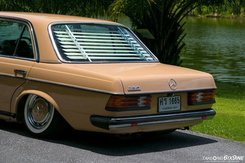 NEW!!! Rear Venetian Blind for Mercedes Benz w123 (Chrome) - Picture 4 of 9