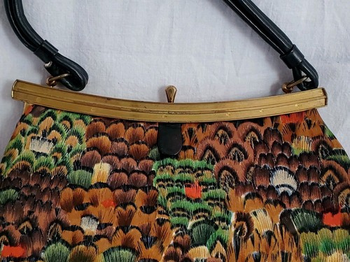 Bolso de mano clásico de mediados de siglo con estampado de plumas de otoño de seda de colección - Imagen 5 de 17