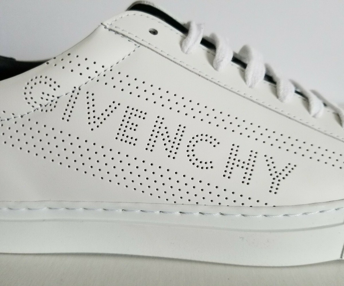 スニーカー Givenchy Perforated White Calf Leather Sneakers GIVENCHY URBAN STREET ICONIC WHITE PERFORATED LOGO SNEAKERS