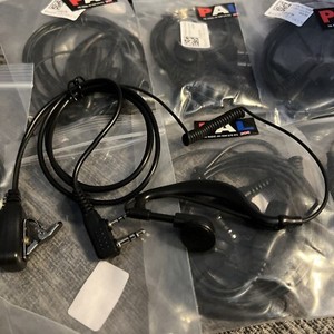 EARPHONE QUANSHENGBAOFENG 2pin Type DROP DOWN PTT Microphone - image 1