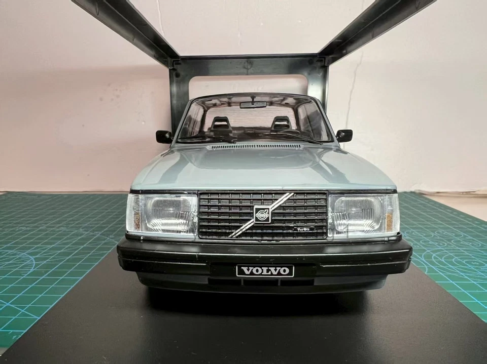 IXO1:18 Volvo 240 turbo alloy car model - Image 2 of 4