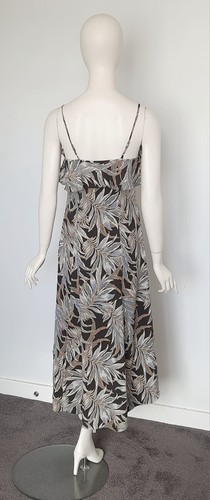 Vestido Vaina Midi Sin Mangas Estampado Hojas Negro y Gris Witchery Talla 6 - Imagen 6 de 11