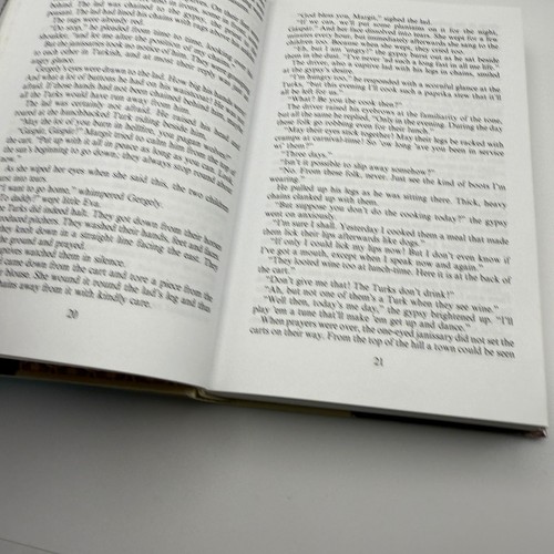 Eclipse of the Cresent Moon By Geza Gardonyi - Hardcover Corvina Books English - Picture 12 of 17
