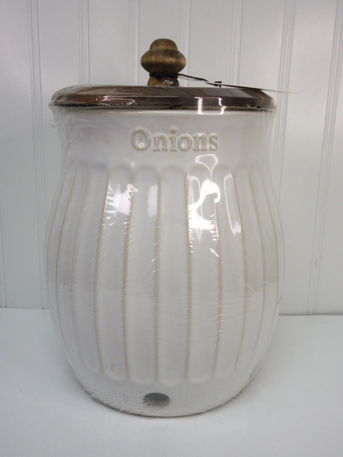 Pioneer Woman Colette Onion Keeper White Stoneware Acacia Wood