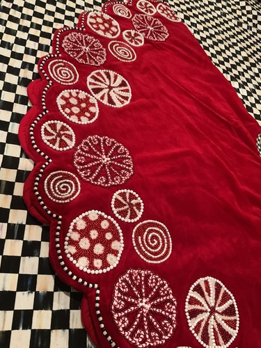 MacKenzie-Childs Peppermint Tree Skirt Beaded Large Red Velvet W/ Courtly Check - Bild 11 von 24