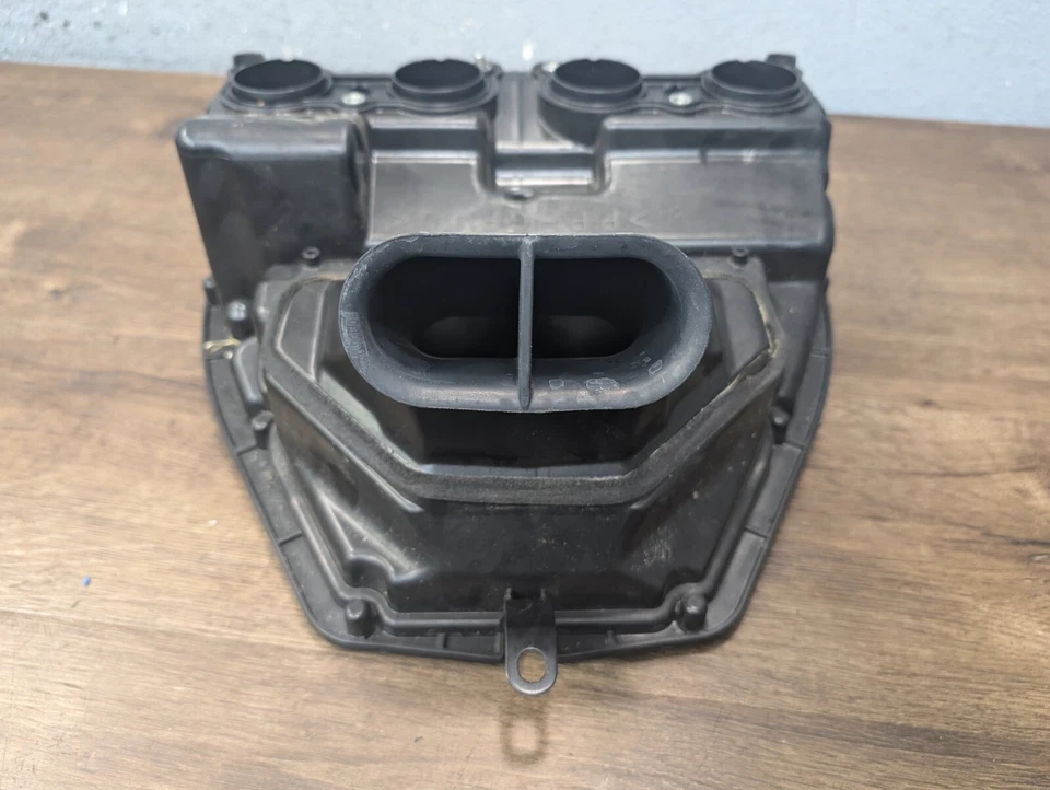 Yamaha FZ-10 MT-10 2017-2023 OEM caja de aire conducto de admisión central - B67-14411-00-00 Foto 4 de 4