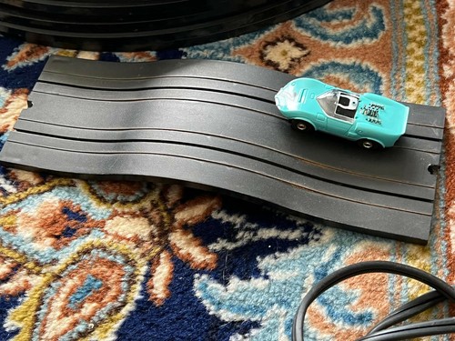 1950 VINTAGE AURORA SLOT CAR AND RACETRACK - Picture 2 of 5