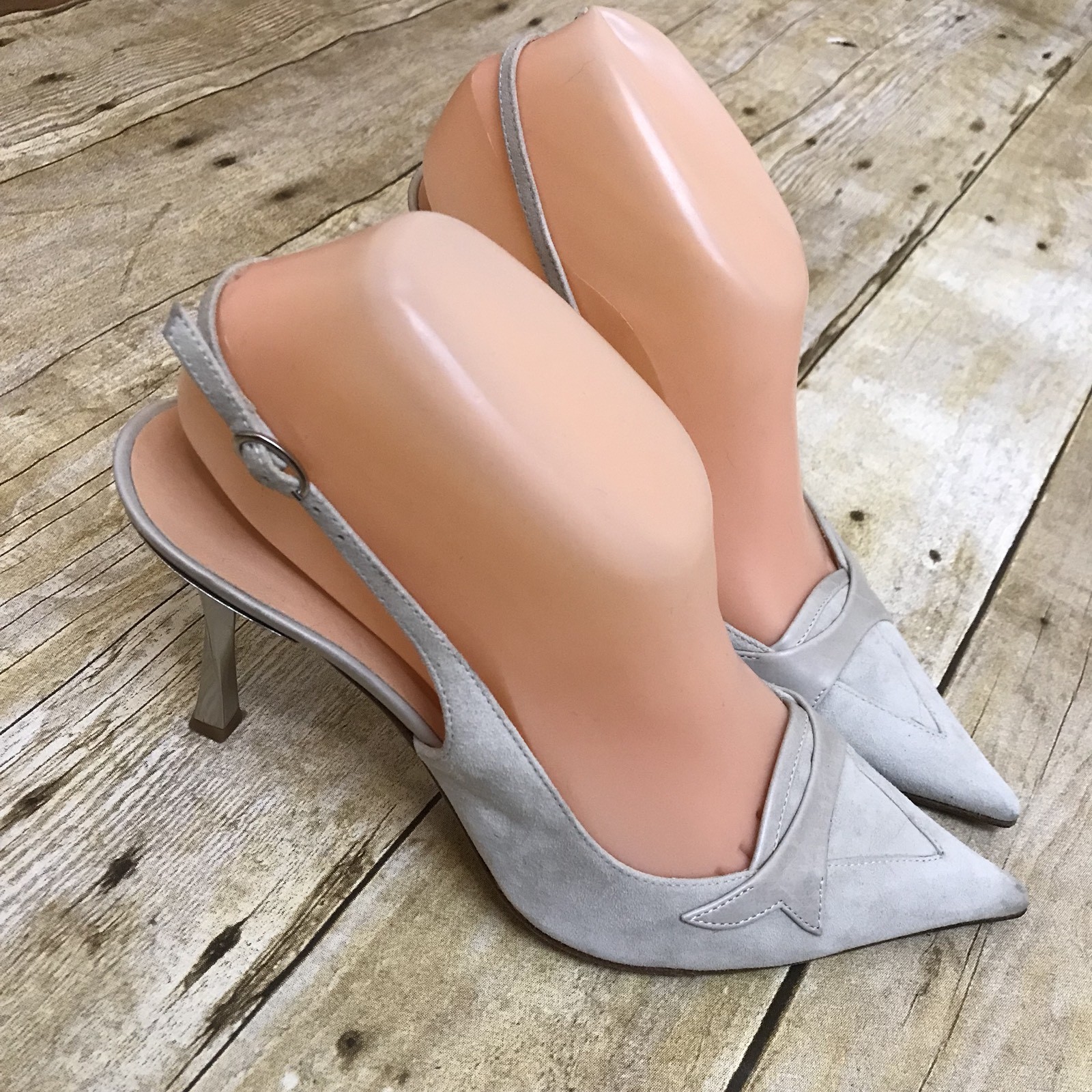 Authentic Casadei Grau Pointy Toe Silver High Heel Pumps Slingback Größe 7.5 B Authentic Casadei Grau Pointy Toe Silver High Heel Pumps Slingback Größe 7.5 B