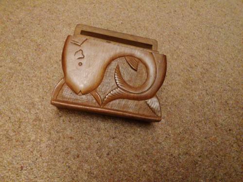 HAND CARVED INDIAN FISH DESIGN WOODEN CIGARETTE HOLDER/CASE/BOX - Picture 3 of 6
