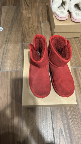 Ugg Kids Size 3 Red Low Boots. In Good Condition. Look To Pictures For Flaws - Picture 3 of 8