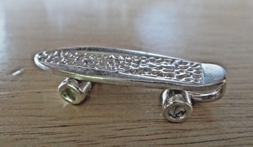 Dije de patineta móvil de plata esterlina 3D 31x12 mm - Imagen 4 de 8