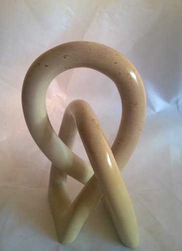 Große Speckstein Liebesknoten Skulptur (6 Zoll) - Bild 4 von 4