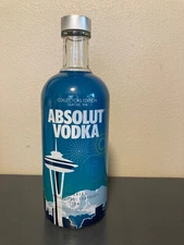 Rare Collector's Edition Absolut Vodka Bottle Seattle Space Needle 750 ml