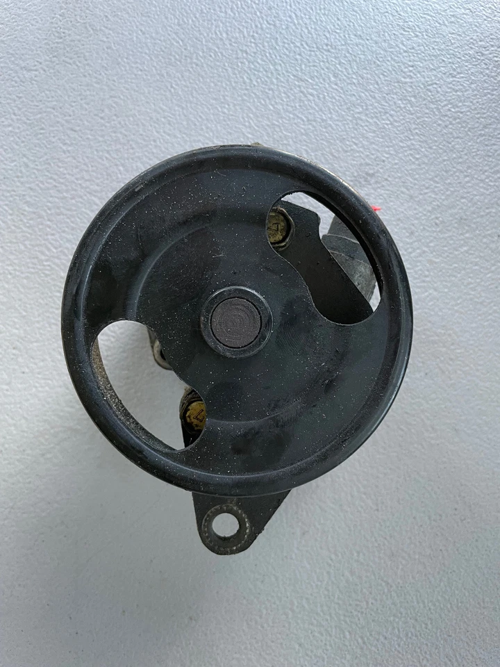 Bomba de dirección asistida Ford Escort 1993 Foto 2 de 4