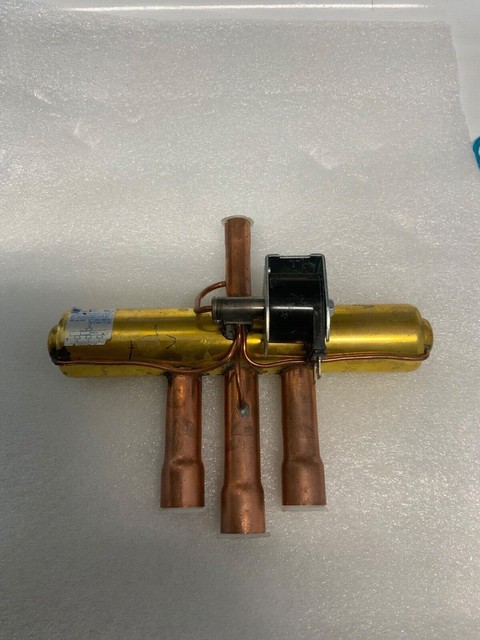 Reversing Valve RV106A46AZ 1/2 x 3/4 ODF w 24Volt Coil NEW Reversing Valve RV106A46AZ 1/2 x 3/4 ODF w 24Volt Coil NEW