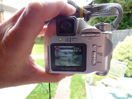Fujifilm Finepix 2800Zoom Digital Camera 2.0MP 6x Optical Zoom + Smartmedia Card - Picture 18 of 23