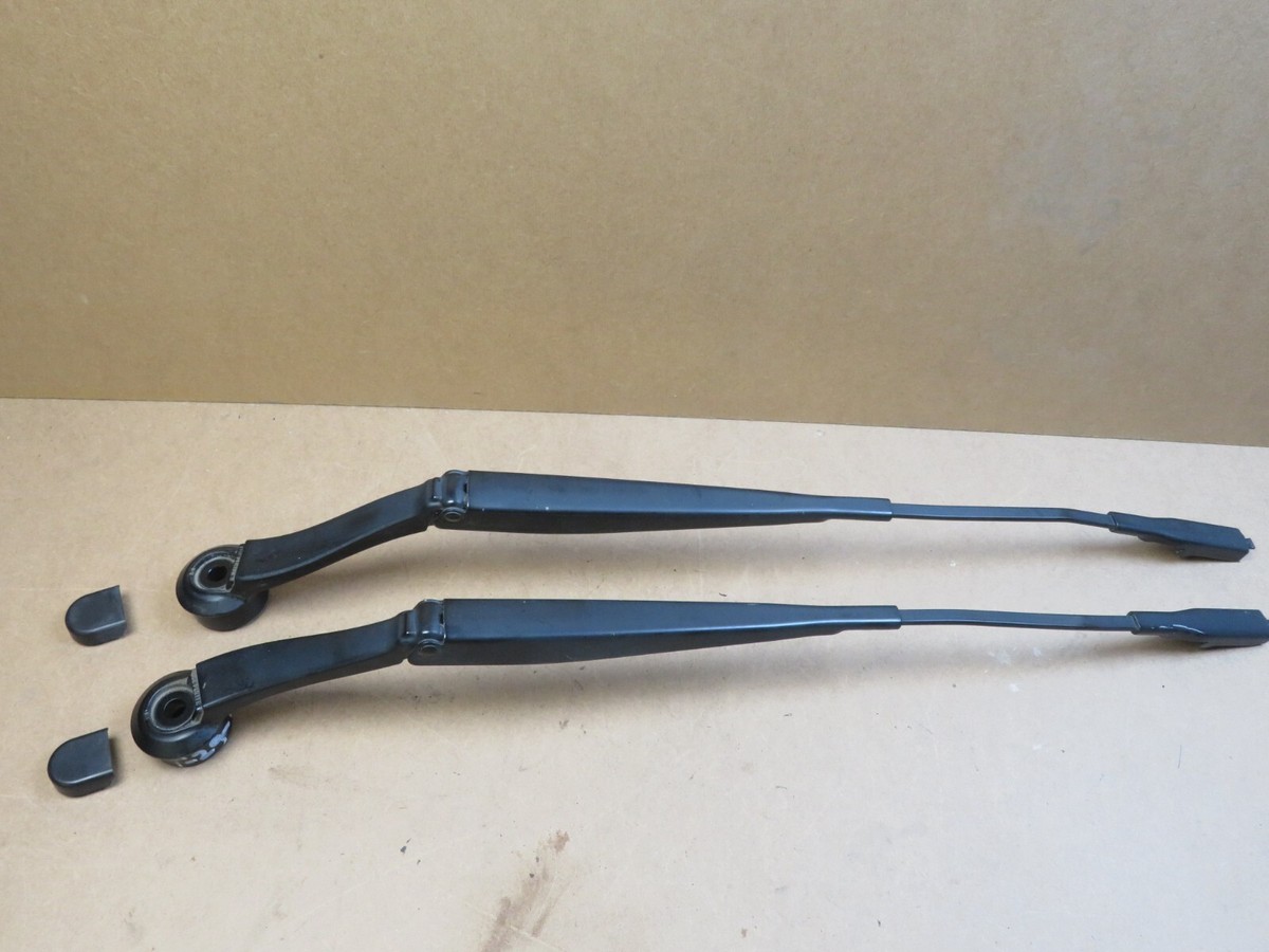 その他 nz 13-20 FORD FUSION S FRONT LEFT & RIGHT WINDSHIELD WIPER