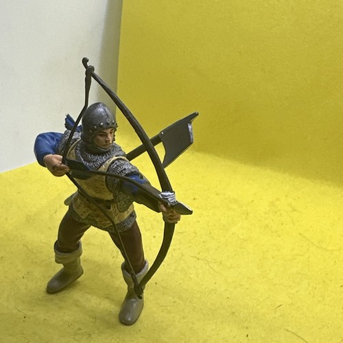 Papo 2003 Archer Medieval Knight 4" Figure Bow & Arrow Hunter Blue Arrows - Picture 2 of 5