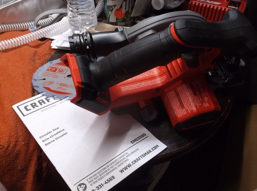 Craftsman V20 5-3/8" Circular Saw w/Blade and Instructions CMCS505 **NEW** - Picture 2 of 4