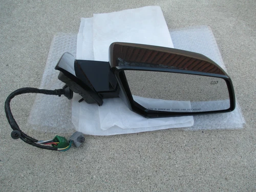 07 - 12 GMC ACADIA PASSENGER SIDE POWER FOLDING MEMORY AUTO MIRROR P/N 25842048