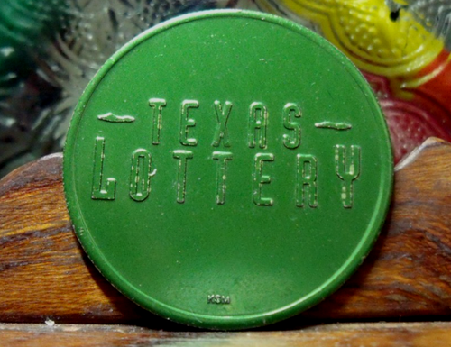 Se vende moneda de aluminio (verde) usada vintage de la lotería de Texas rasguños y ficha de lotería - Imagen 2 de 2