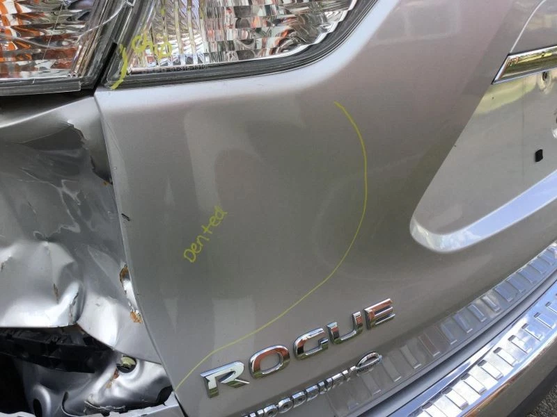 Conjunto de puerta trasera Nissan Rogue 2014-2016 con elevación eléctrica plateada Foto 4 de 4