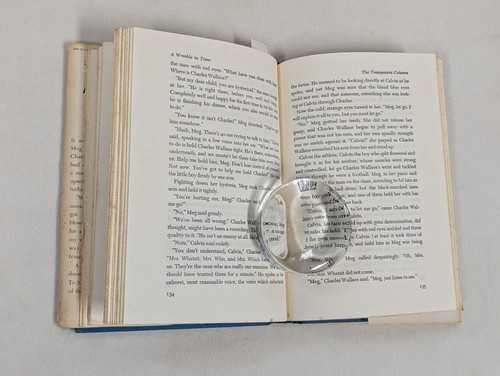 Vintage A Wrinkle in Time ~ Madeleine L'Engle ~ Vintage 1974 32nd Print HCDJ - Picture 7 of 9