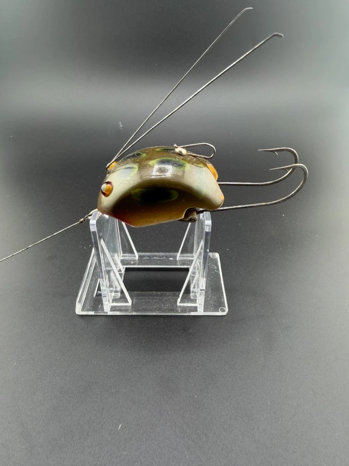 **EXTREMELY RARE ** Vintage Creek Chub Frog Spot Weed Bug No. 2800(Circa 1936) - Image 4 of 4