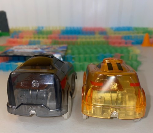 Magic Tracks Glow In The Dark Racing Set With 2 Cars & Accessories - Picture 12 of 15