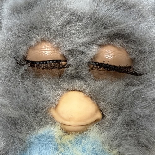 Furby Emoto-tronic Sleepy Grey & Blue FUNZIONANTE Tiger Electronics 2005 con manuale - Foto 15 di 21