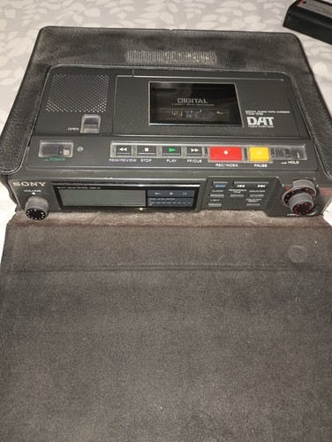 Sony TCD-D10 Japanese Field Recorder 1988 With Case And Battery - Picture 11 of 11