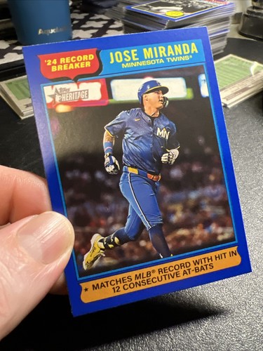 2025 Topps Heritage - Record Breakers Jose Miranda #4 bordo blu scuro - Foto 5 di 6