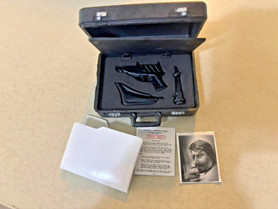 1:6 Scale Briefcase with Toy Gun and files-Hitman, G.I. Joe..READ ...