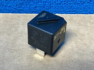 2016 - 2020 BMW X1 F48 FUSE BOX BLOCK MAKE CONTACT RELAY UNIT OEM